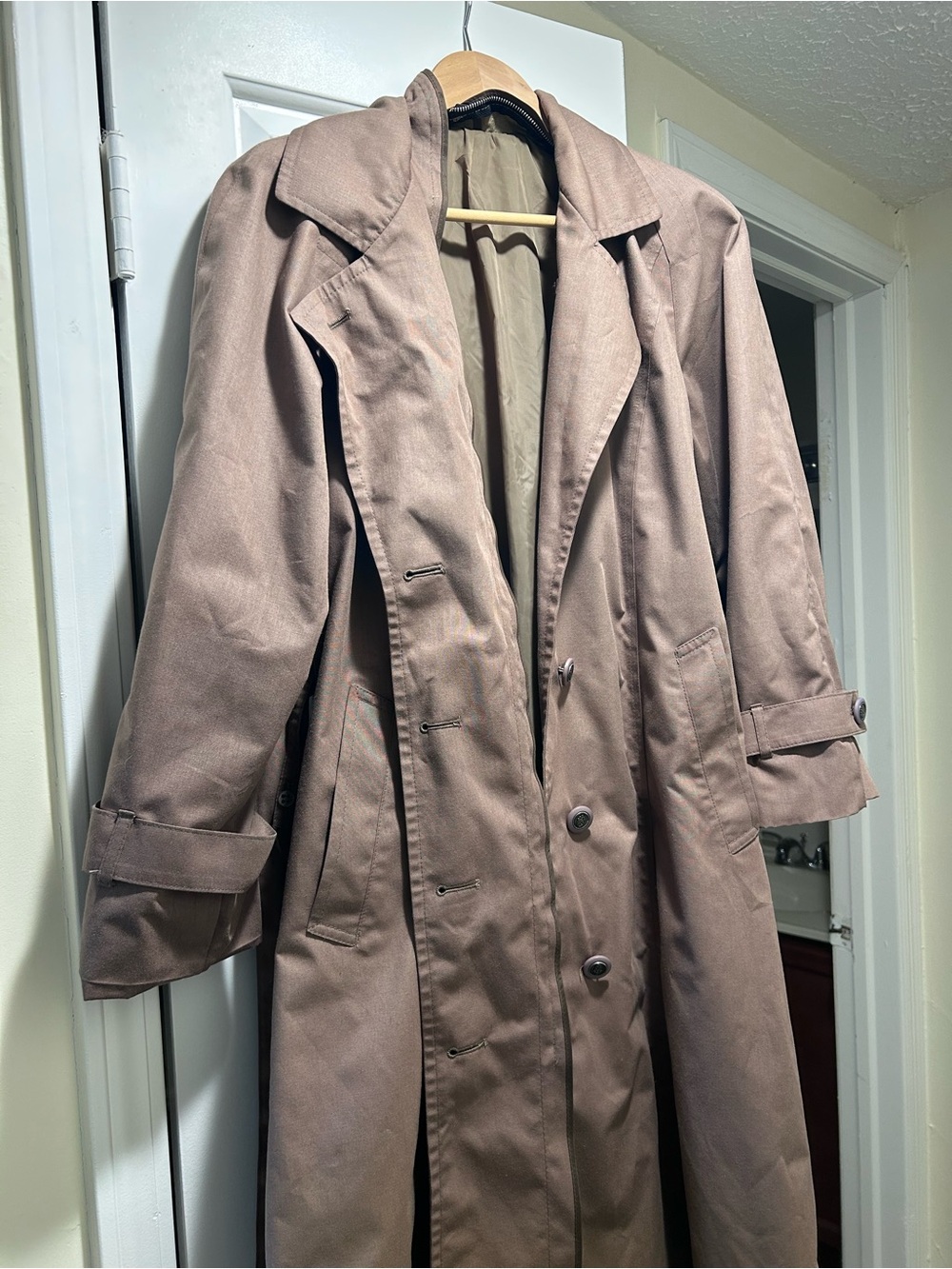 Vintage London Fog Brown Trenchcoat - Picture 7 of 9
